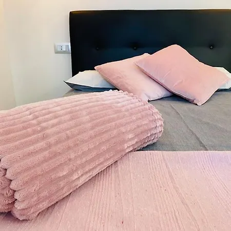 Apartment Cit,ma C'e Tut!tiny,but Need Is In! Turin