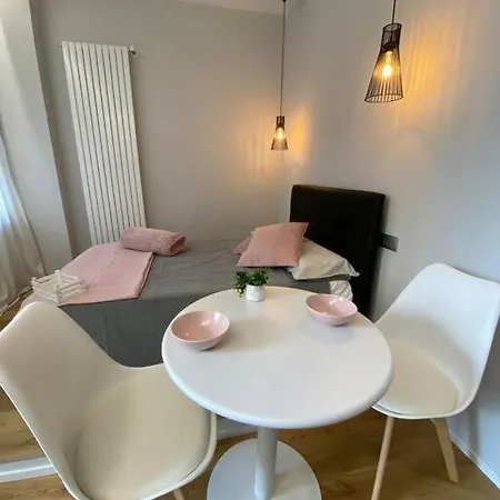 Cit,ma C'e Tut!tiny,but Need Is In!