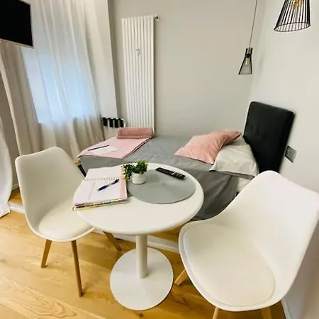 Apartment Cit,ma C'e Tut!tiny,but Need Is In! *