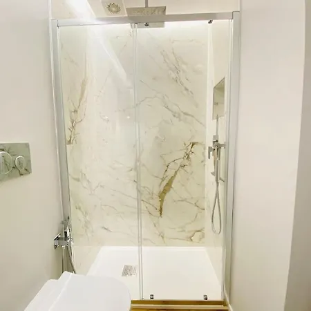 Daire Cit,ma C'e Tut!tiny,but Need Is In! Torino