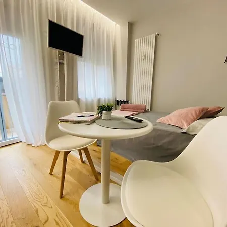 Cit,ma C'e Tut!tiny,but Need Is In! * Torino