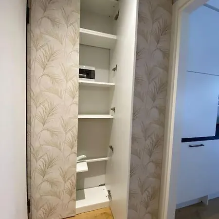 Apartment Cit,ma C'e Tut!tiny,but Need Is In!