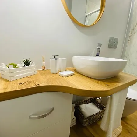 Cit,ma C'e Tut!tiny,but Need Is In! Apartamento *