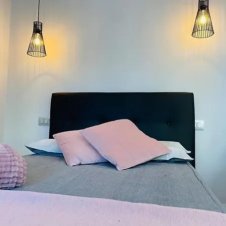 Cit,ma C'e Tut!tiny,but Need Is In! Apartment