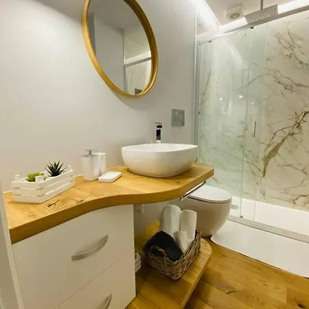 Cit,ma C'e Tut!tiny,but Need Is In! Apartamento *