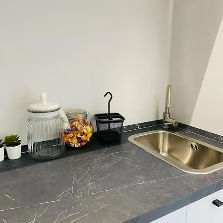 Cit,ma C'e Tut!tiny,but Need Is In! Apartment *