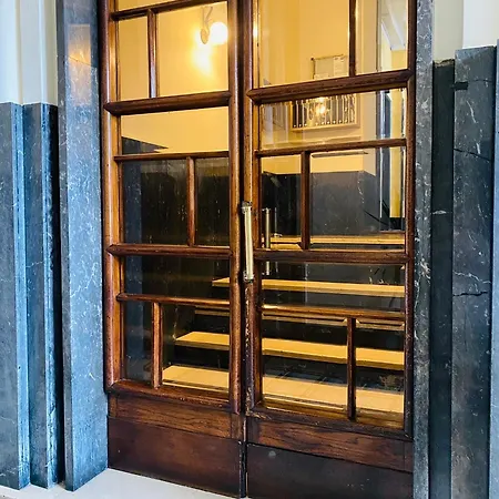 Cit,ma C'e Tut!tiny,but Need Is In!