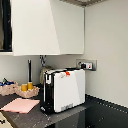 Cit,ma C'e Tut!tiny,but Need Is In!