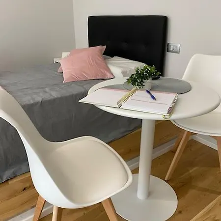 Cit,ma C'e Tut!tiny,but Need Is In!