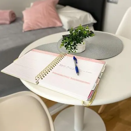 Cit,ma C'e Tut!tiny,but Need Is In!