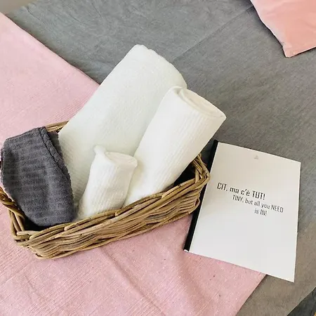 Cit,ma C'e Tut!tiny,but Need Is In! Turyn